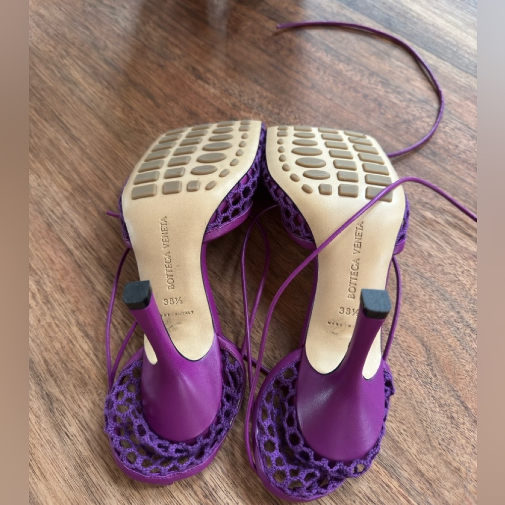 Like New BOTTEGA VENETA
D'Orsay Pumps purple - Picture 4 of 4